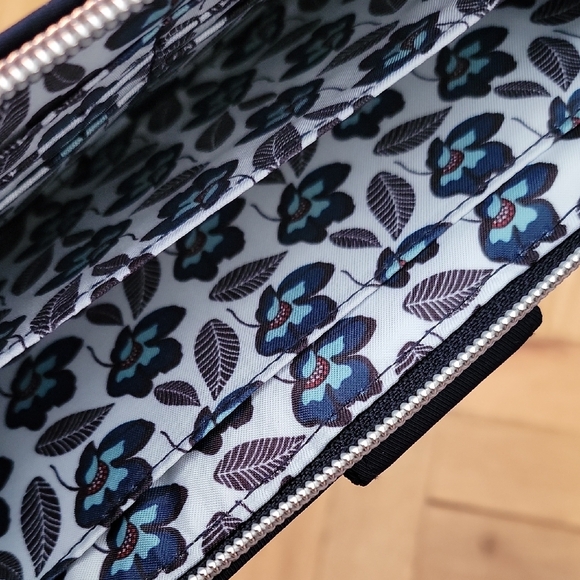 VERA BRADLEY/TURNLOCK WALLET/NAVY - Picture 7 of 11